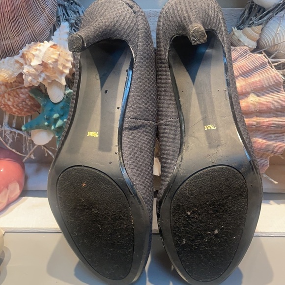 Ann Marino teacher grey heels. - Picture 7 of 9